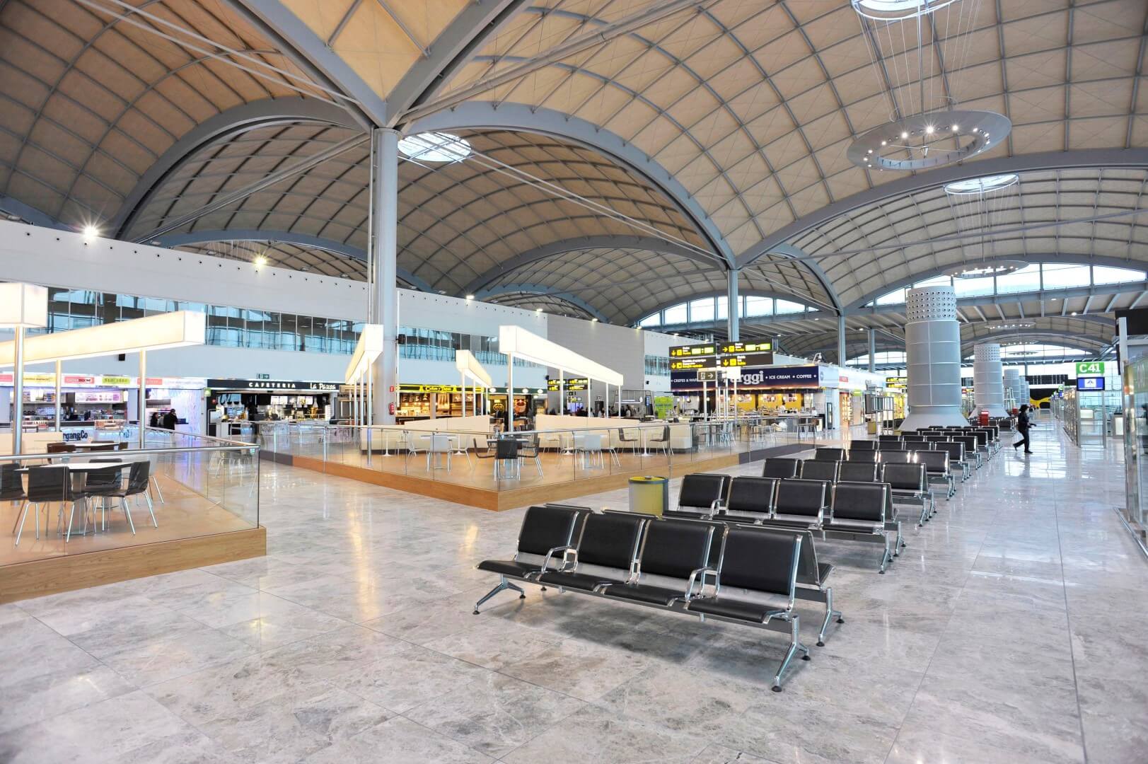 Guía completa del aeropuerto de Alicante: consejos para un viaje sin contratiempos