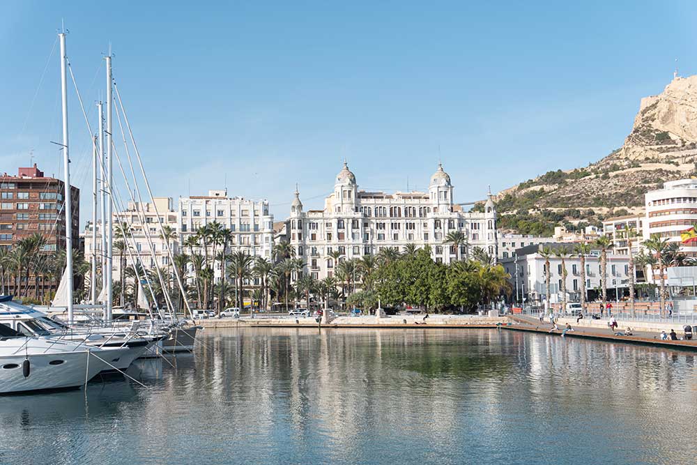  Escapadas al Sol de Invierno: Por Qué Alicante es el Destino Perfecto